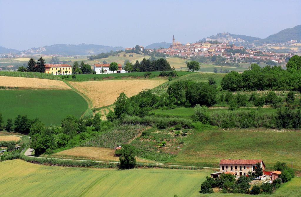 Hotel Bricco Pogliani CastellʼAlfero Exterior foto